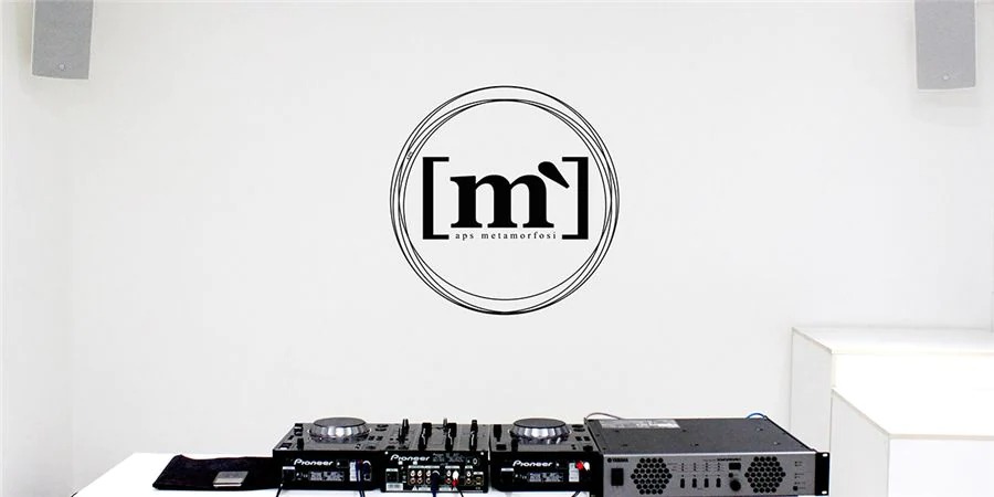 BBIN宝盈集团帮助Metamorfosi酒吧中的工匠们