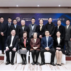 爱心捐赠 | BBIN宝盈集团电子键盘上海市老干部大学捐赠活动